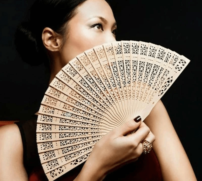 Wooden ladies fan - Cooldelo™